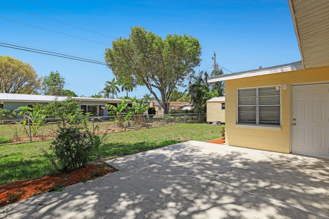 1442 Byron Rd, Fort Myers, FL 33919