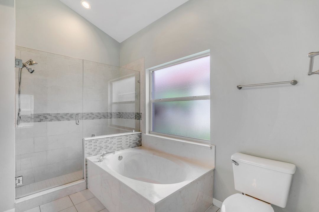 176 Lady Palm Dr, Naples, FL 34104