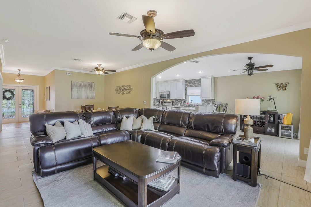 7433 Meldin Ct, Naples, FL 34104