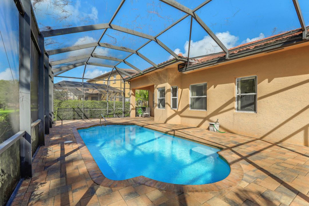 1985 Par Dr, Naples, FL 34120