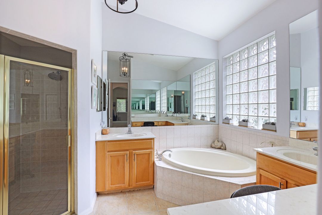 7920 Leicester Dr, Naples, FL 34104