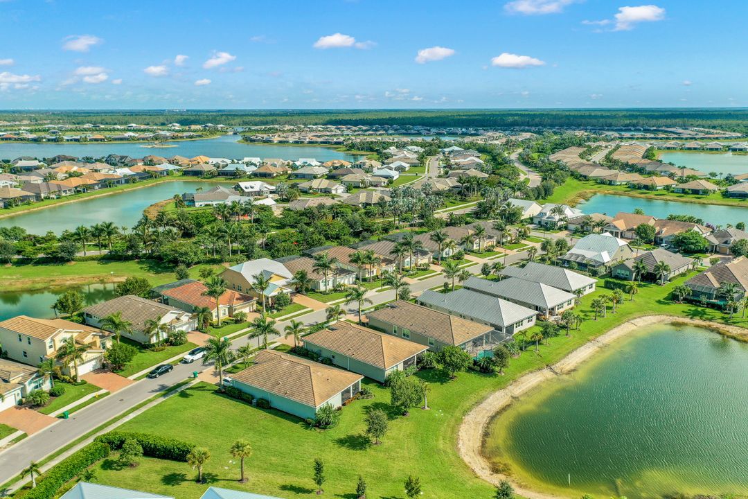 14664 Topsail Dr, Naples, FL 34114