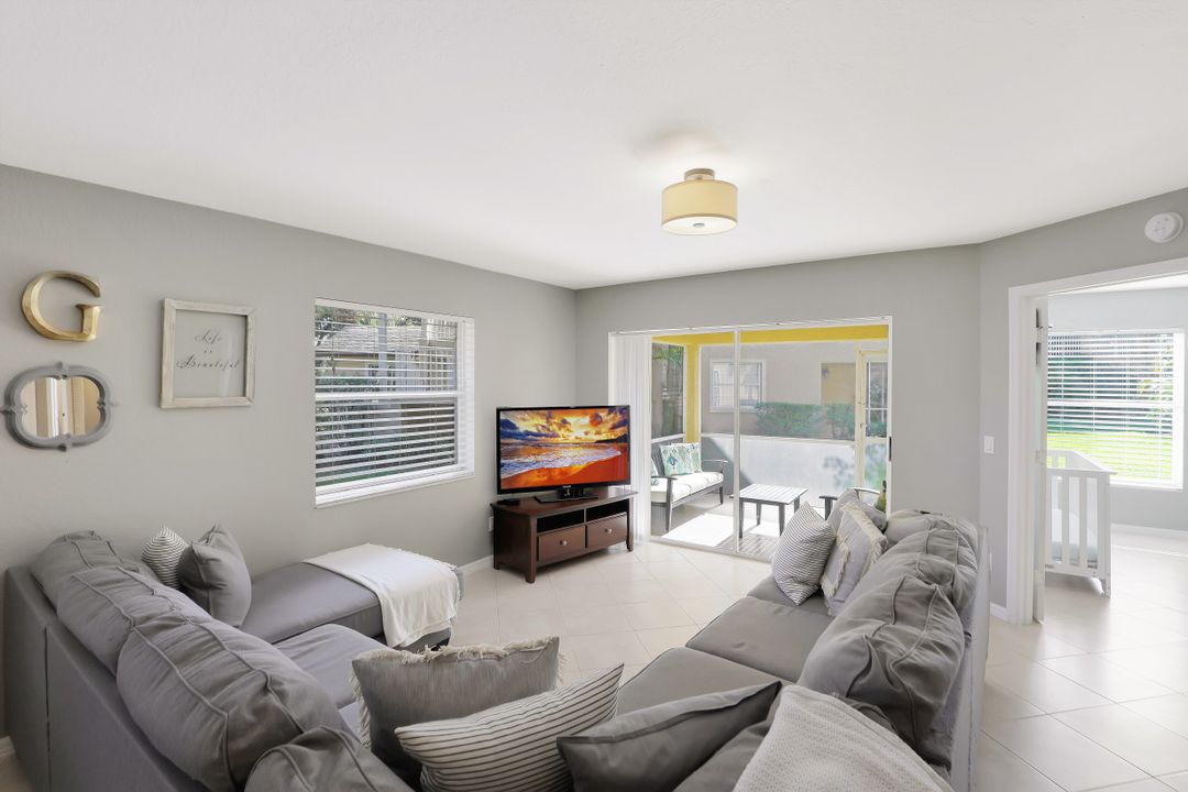 9605 Crescent Garden Dr, Naples, FL 34109