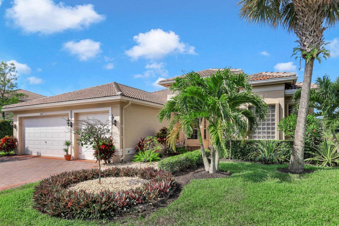 1427 King Sago Ct, Naples, FL 34119