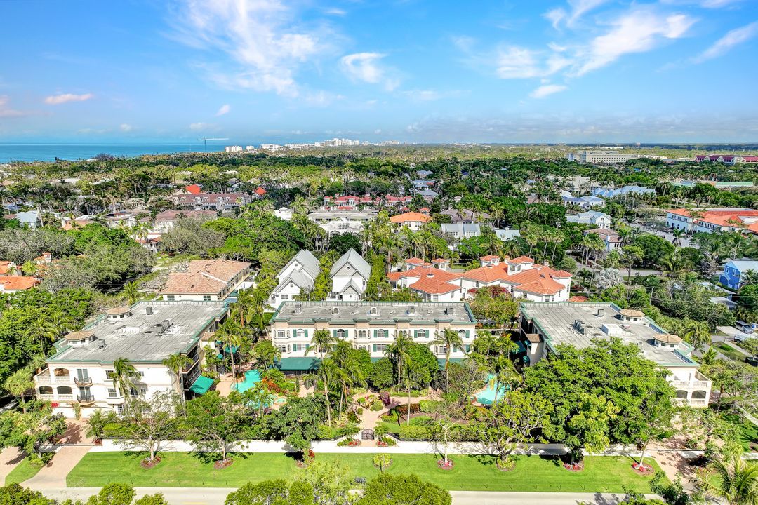 431 4th Ave S, Naples, FL 34102