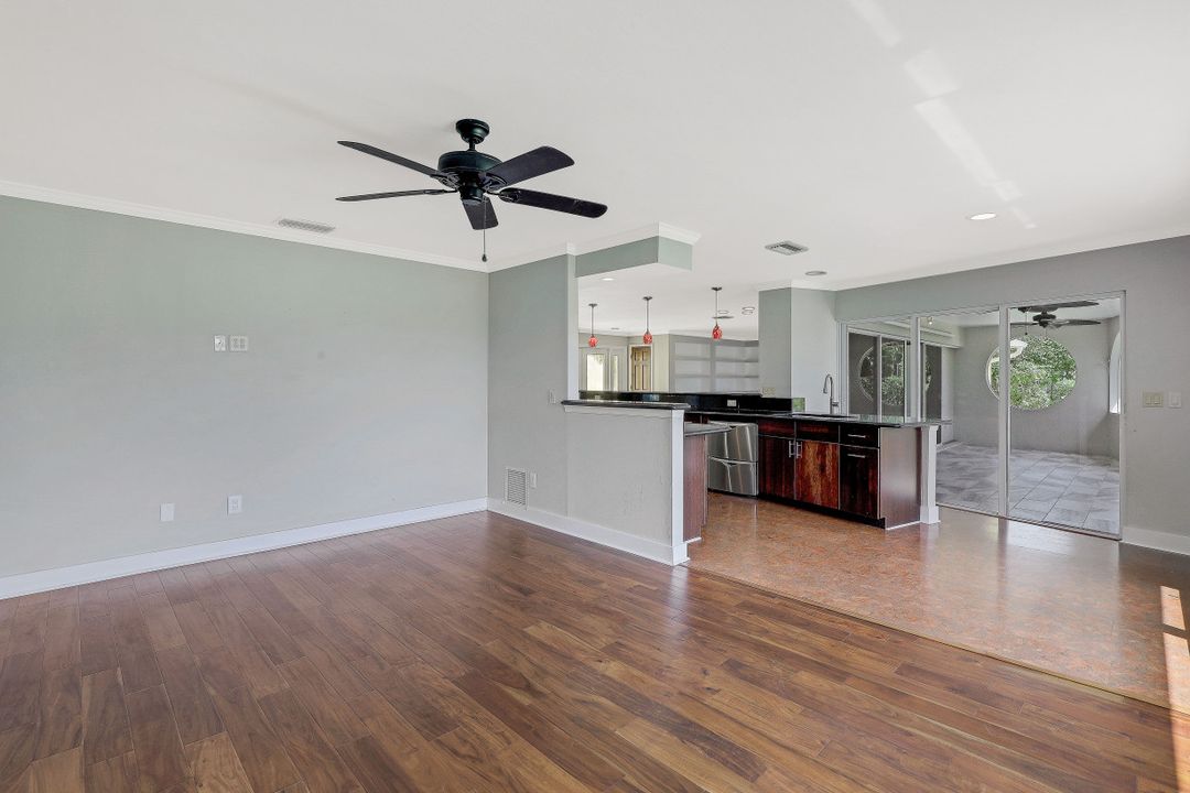 331 Country Club Dr, Naples, FL 34110