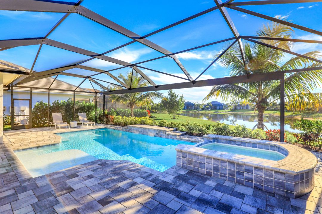 3224 Cotuit Ln, Naples, FL 34114