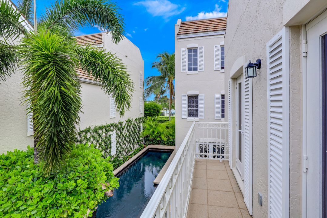 868 4th St S #11, Naples, FL 34102