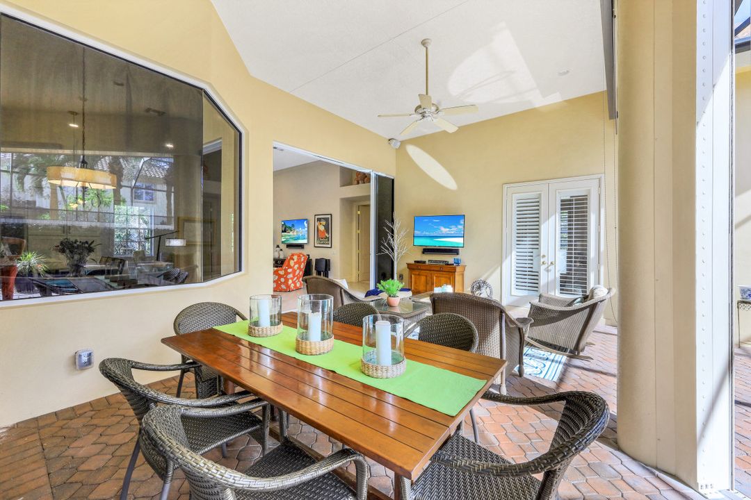 963 Barcarmil Way, Naples, FL 34110