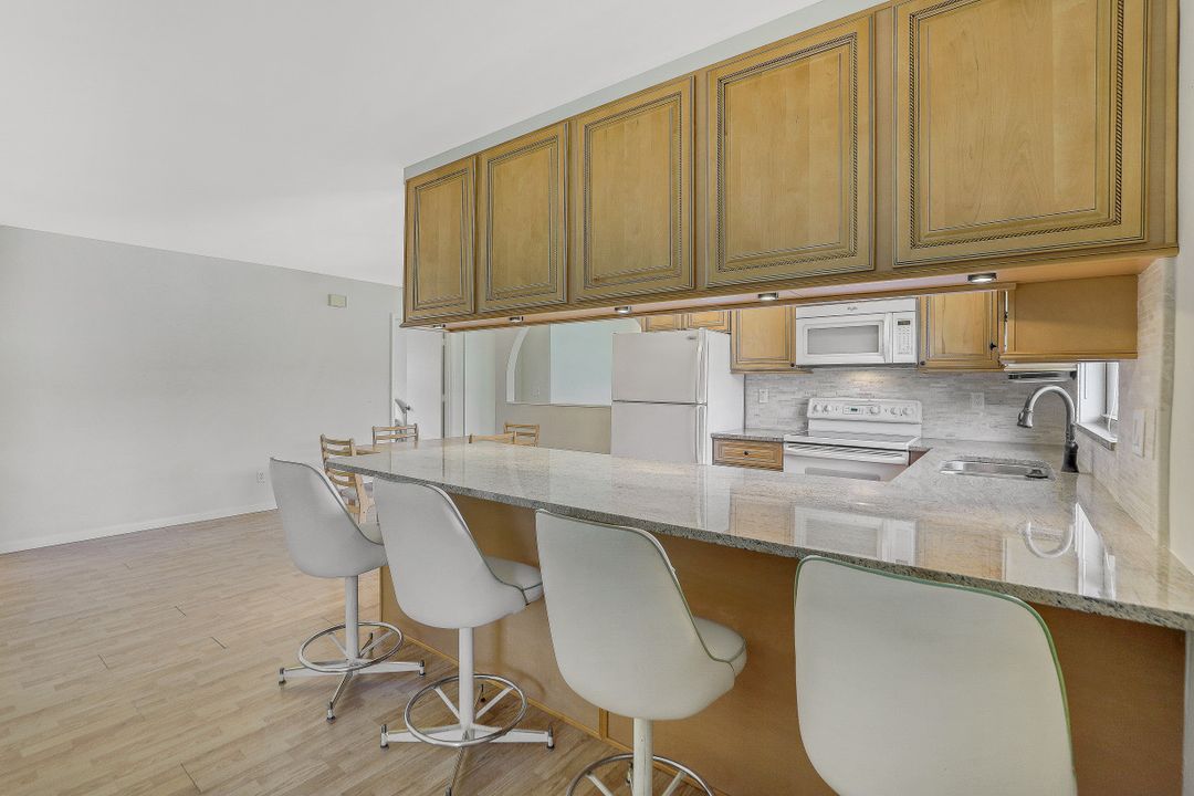 691 104th Ave N, Naples, FL 34108