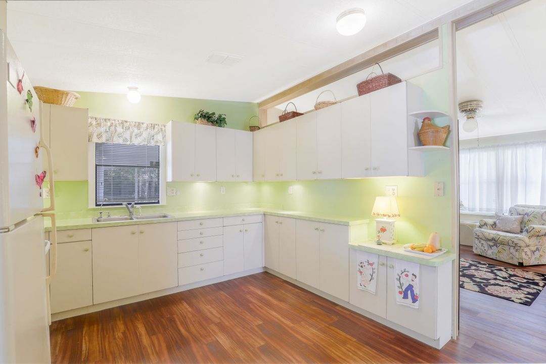 211 Grosbeak Ln, Naples, FL 34114