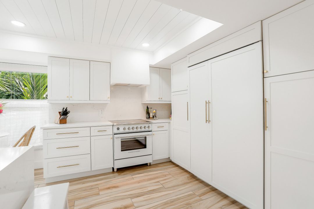 4451 Gulf Shore Blvd N #205, Naples, FL 34103