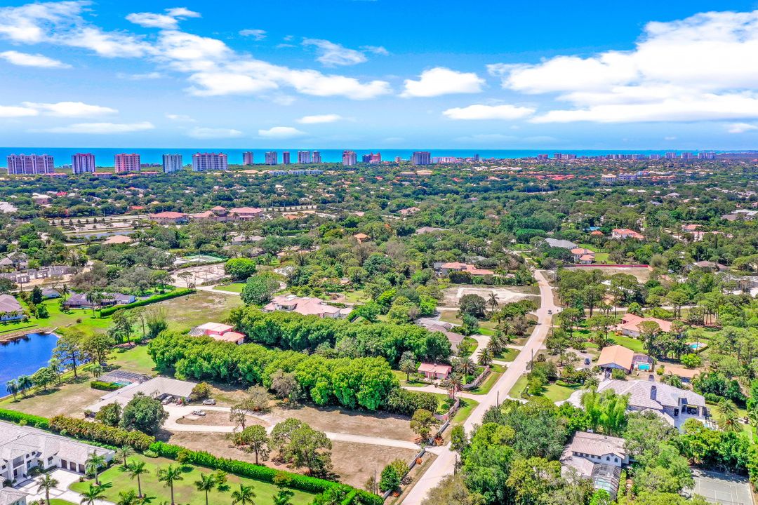 427 Ridge Ct, Naples, FL 34108