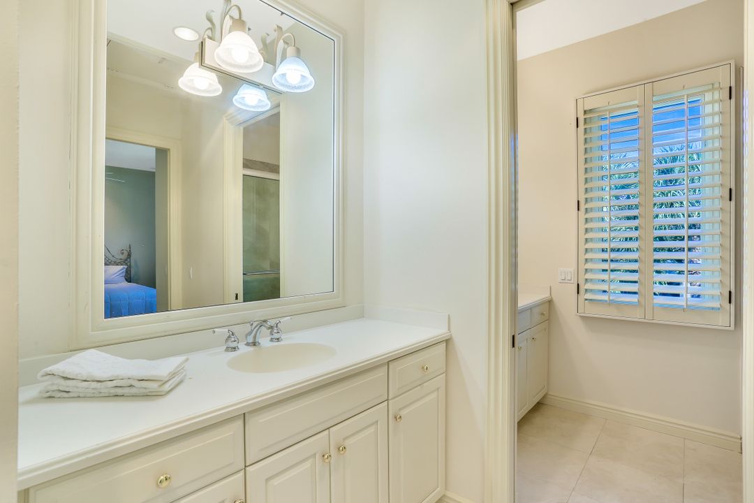 969 Barcarmil Way, Naples, FL 34110