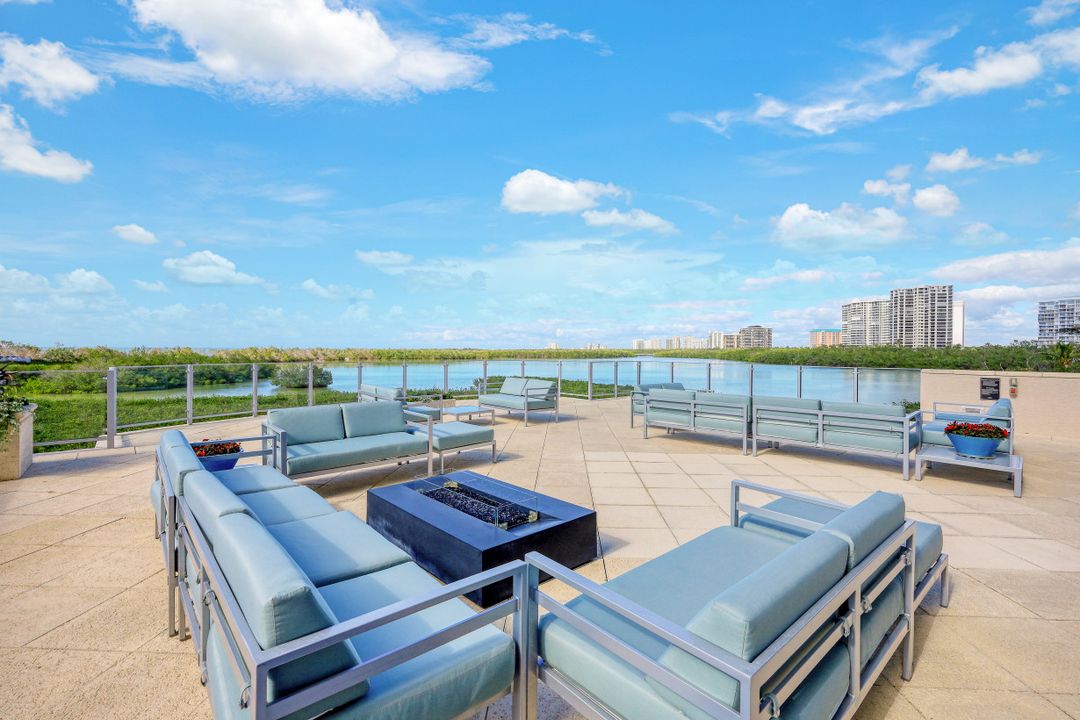 60 Seagate Dr #1204, Naples, FL 34103