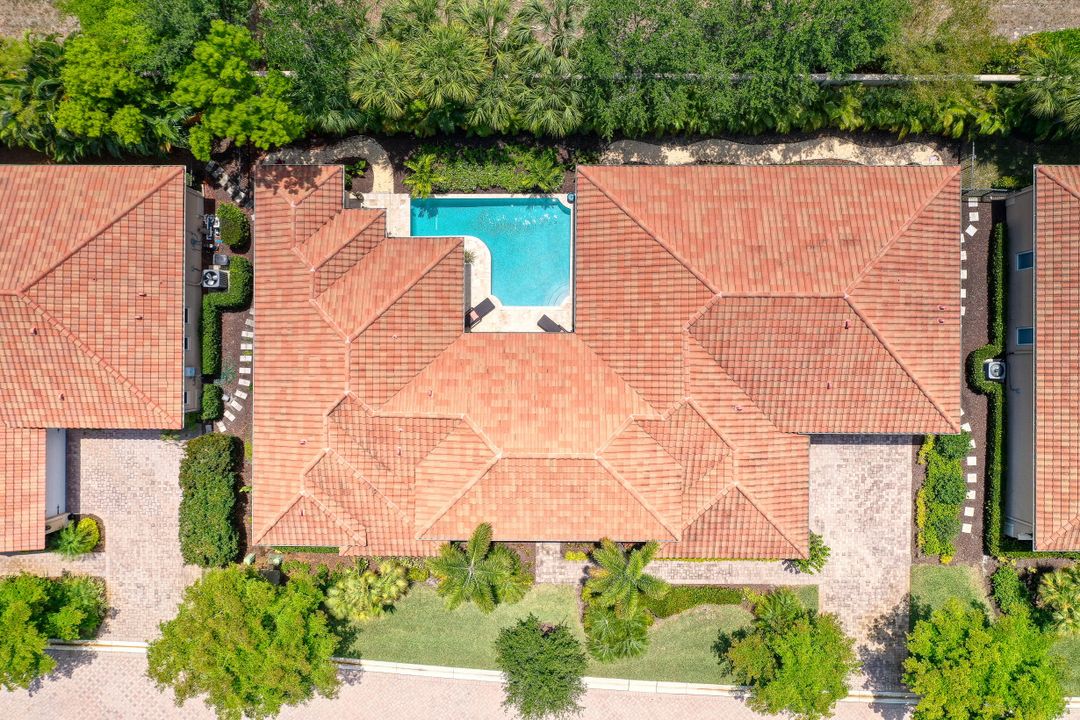 2132 Torino Way, Naples, FL 34105