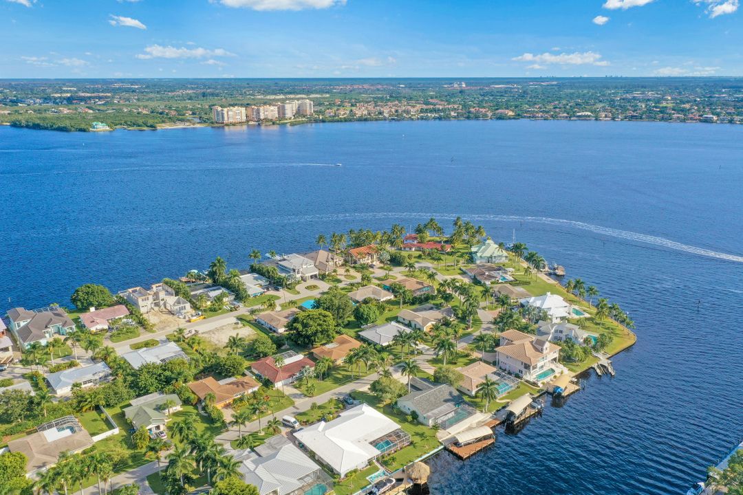 5757 Flamingo Dr, Cape Coral, FL 33904