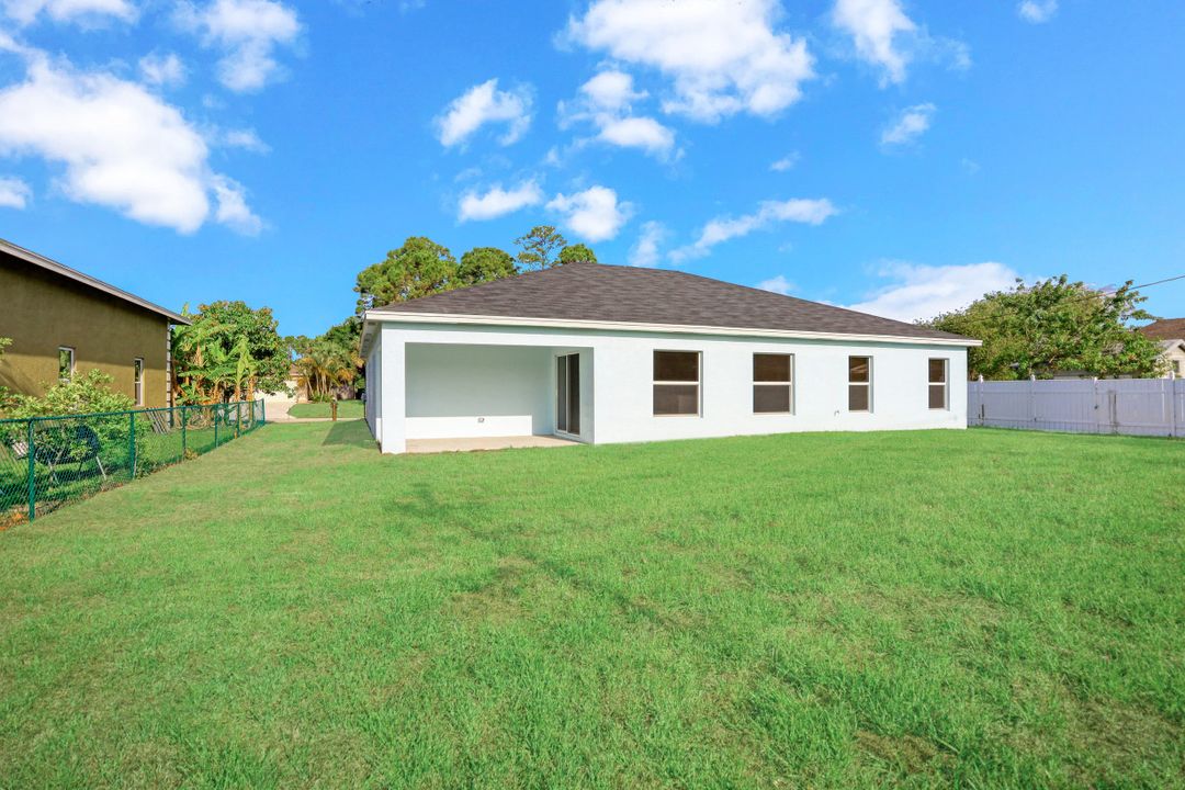 1651 SW Rutland St, Port St. Lucie, FL 34987