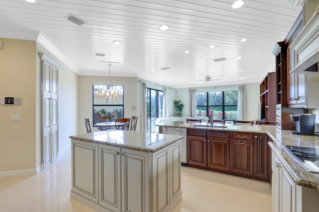 3642 Santaren Ct, Naples, FL 34119