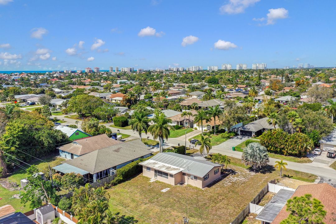 658 97th Ave N, Naples, FL 34108
