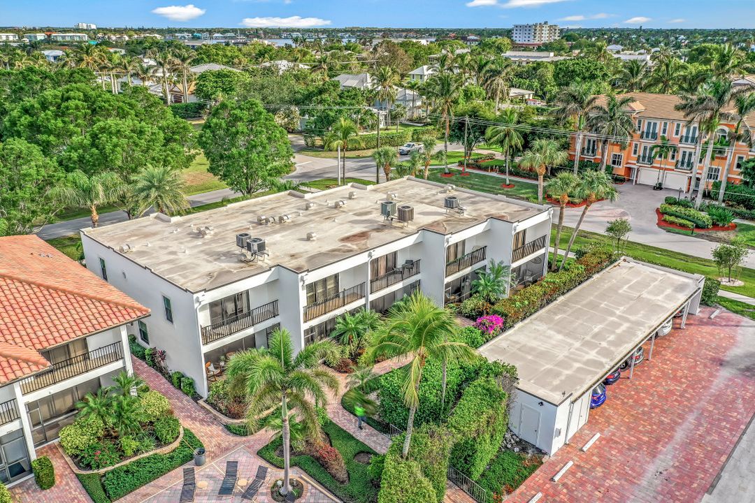 1060 6th St S #1060, Naples, FL 34102