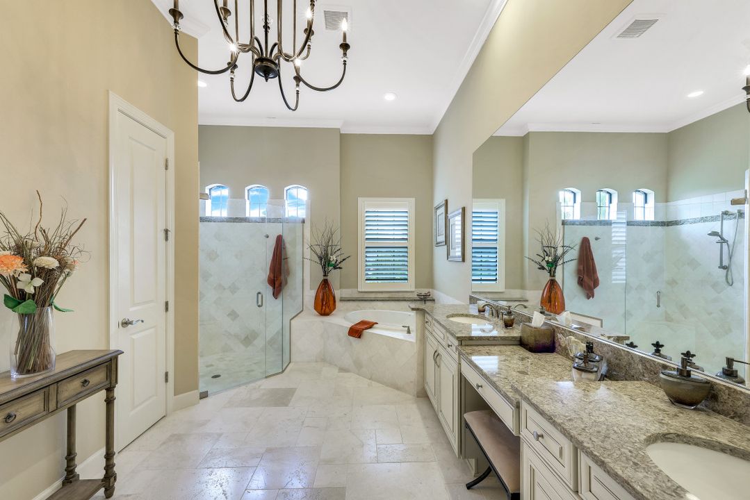 9004 Sorreno Ct, Naples, FL 34119