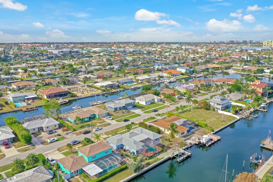 827 Chestnut Ct, Marco Island, FL 34145