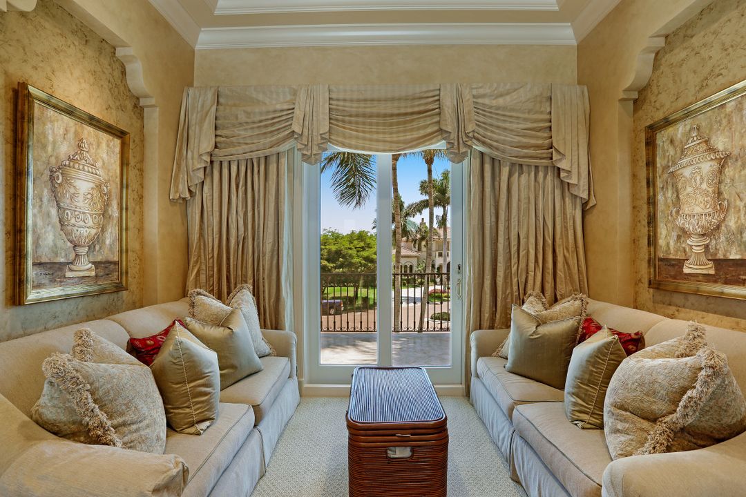 9779 Bent Grass Bend, Naples, FL 34108