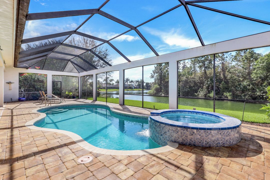 8072 Tiger Lily Dr, Naples, FL 34113