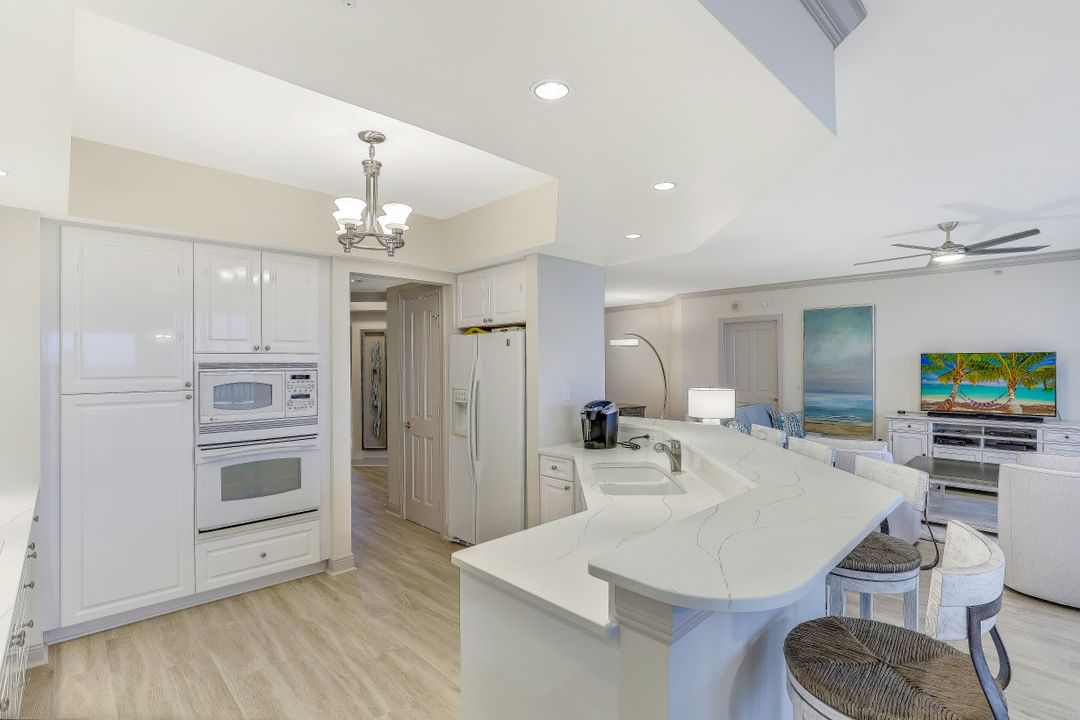 1060 Borghese Ln, Naples, FL 34114