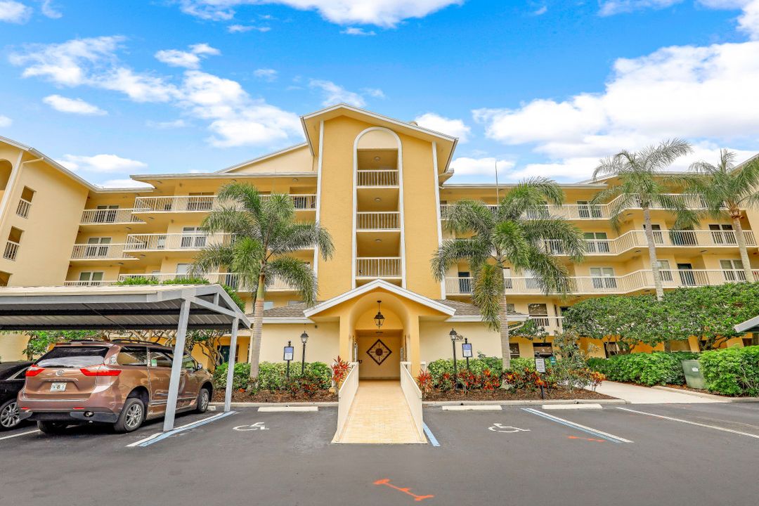 320 Horse Creek Dr #403, Naples, FL 34110