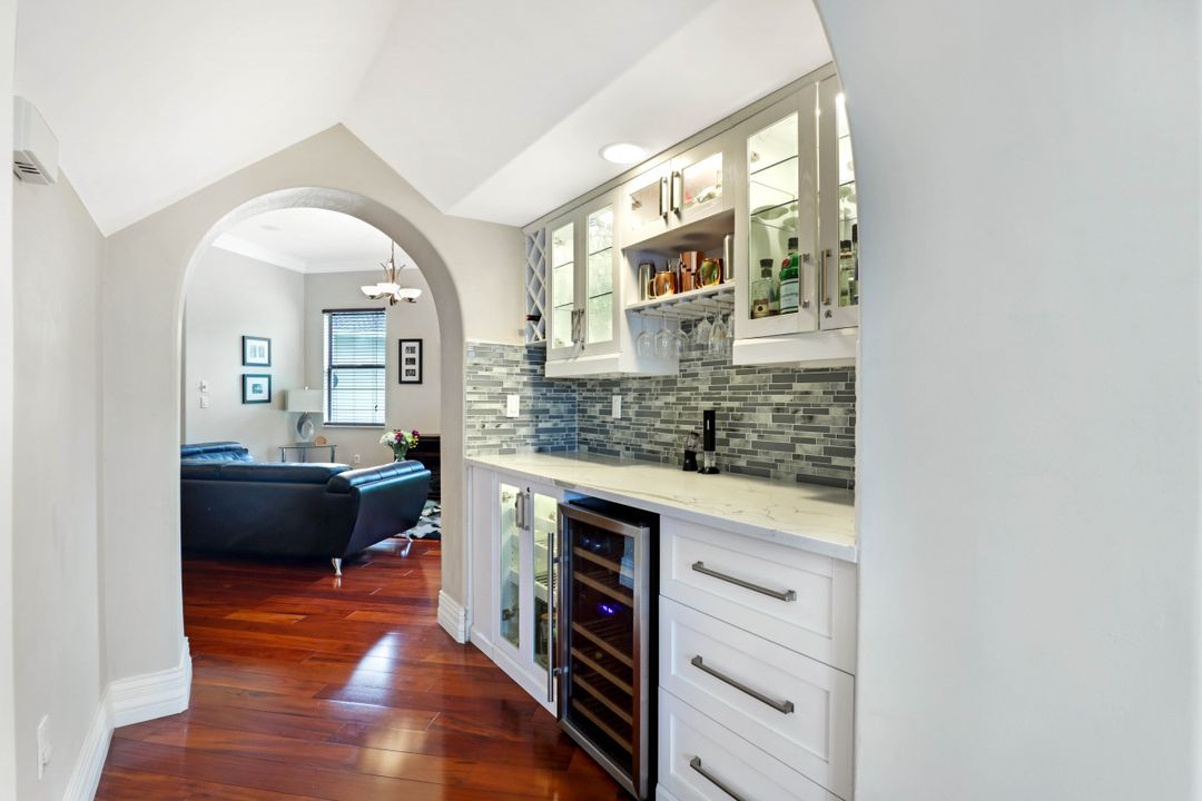 1434 Serrano Cir, Naples, FL 34105