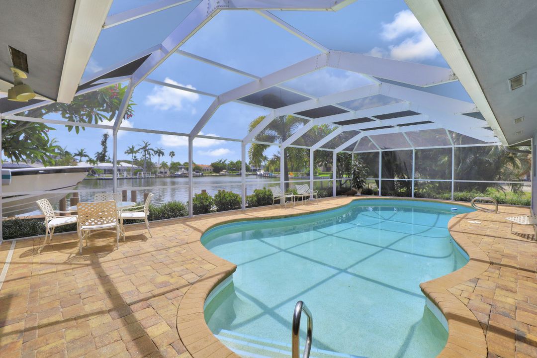 427 Nassau Ct, Marco Island, FL 34145