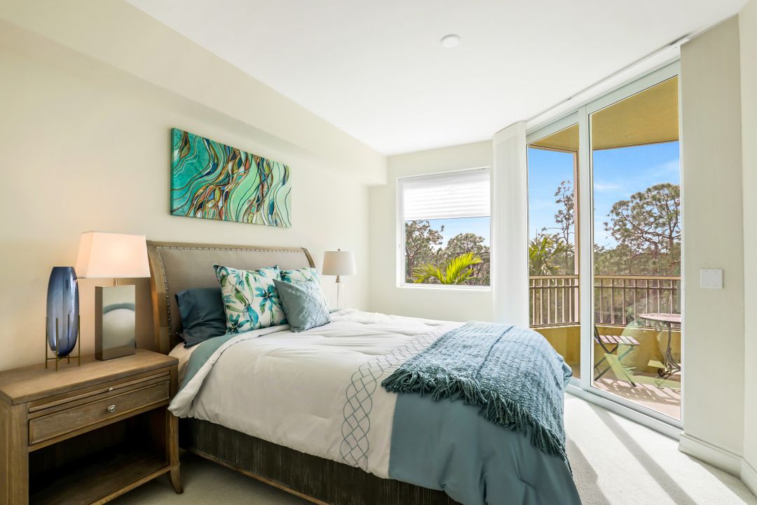 2728 Tiburon Blvd E #302, Naples, FL 34109