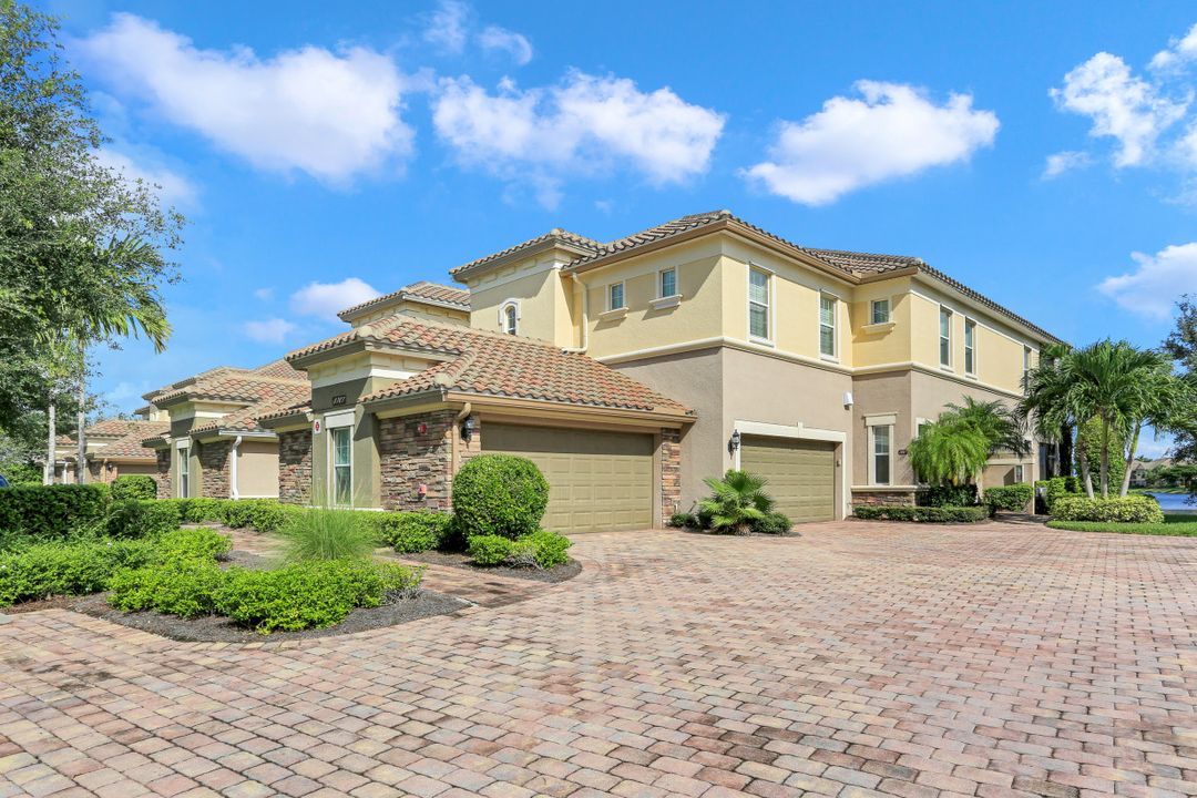 8787 Coastline Ct #201, Naples, FL 34120