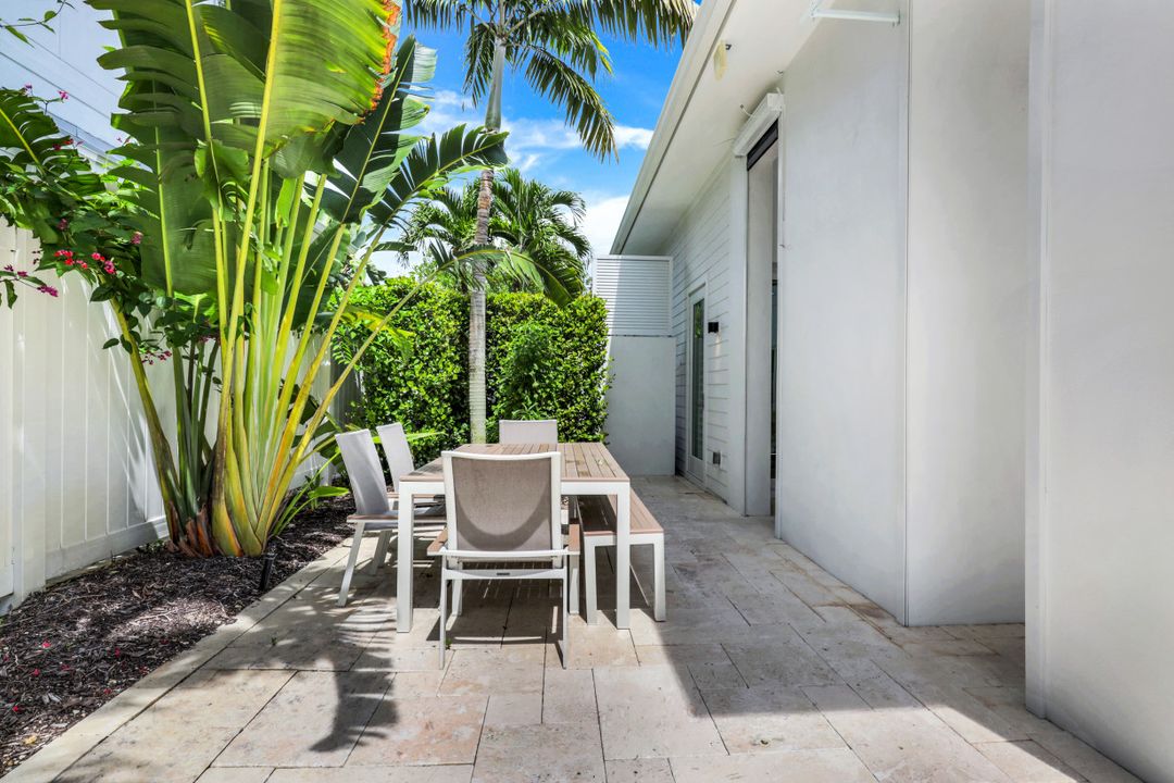 9184 Mercato Ln, Naples, FL 34108