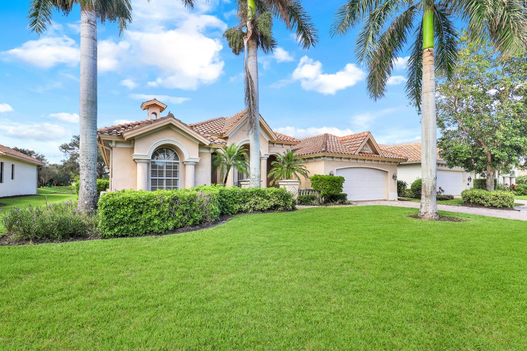 919 Tivoli Ct, Naples, FL 34104