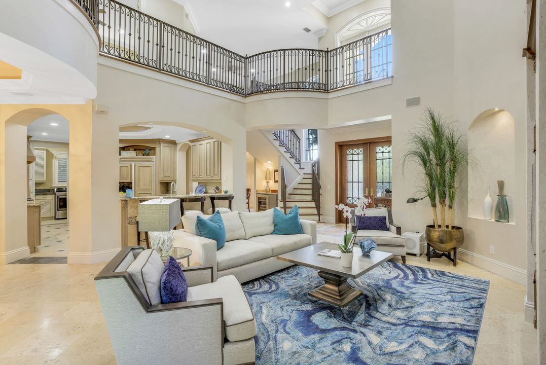 33 3rd St S, Naples, FL 34102