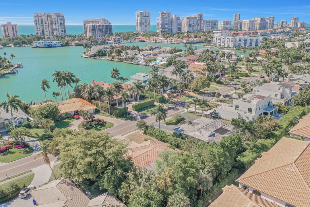 3840 Crayton Rd, Naples, FL 34103