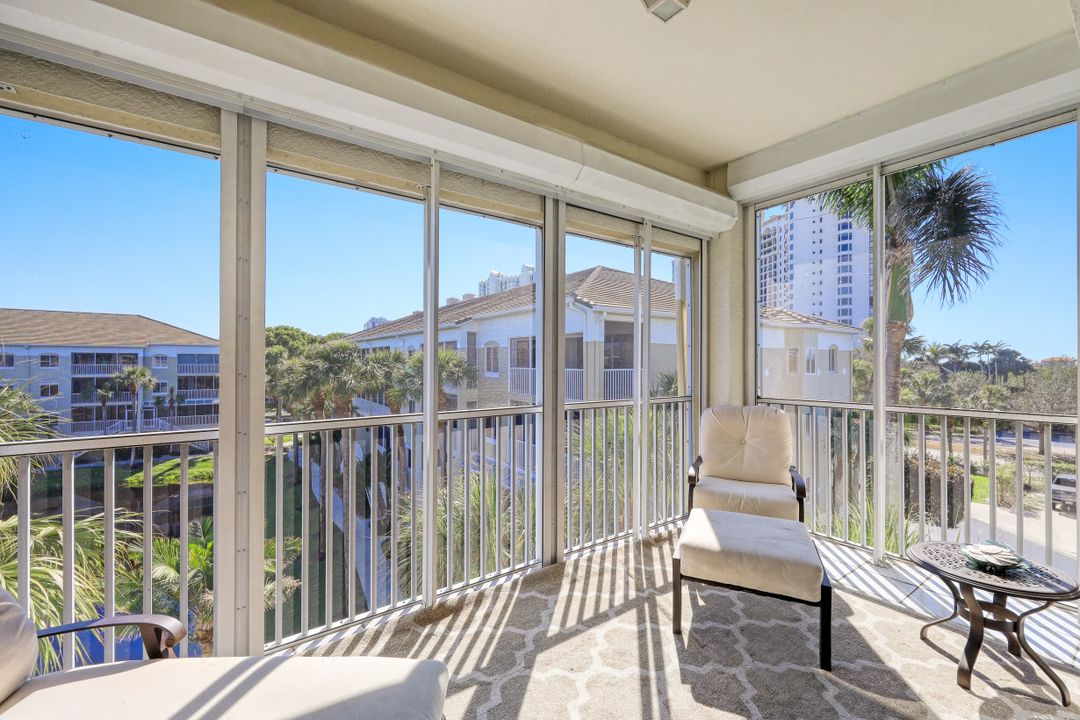 7606 Pebble Creek Cir #304, Naples, FL 34108
