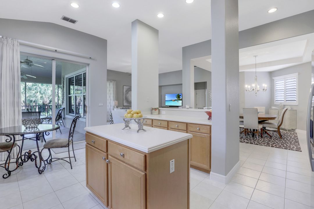 4810 Shinnecock Hills Ct, Naples, FL 34112