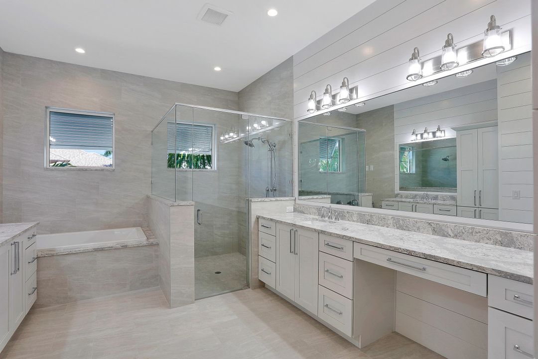 979 Daisy Ct, Marco Island, FL 34145