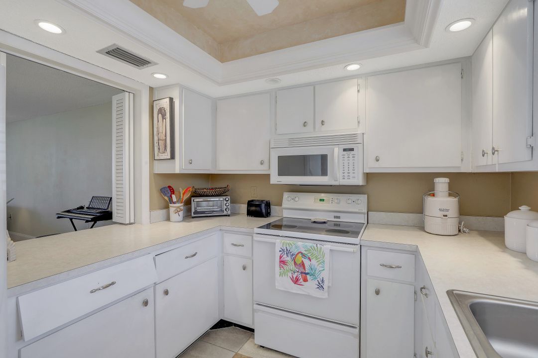 300 Valley Stream Dr #6A, Naples, FL 34113