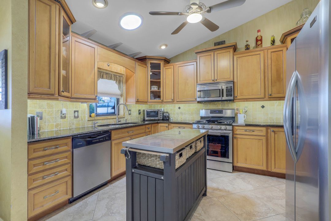 2208 Everest Pkwy, Cape Coral, FL 33904