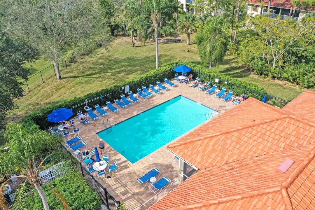 357 Robin Hood Cir #202, Naples, FL 34104