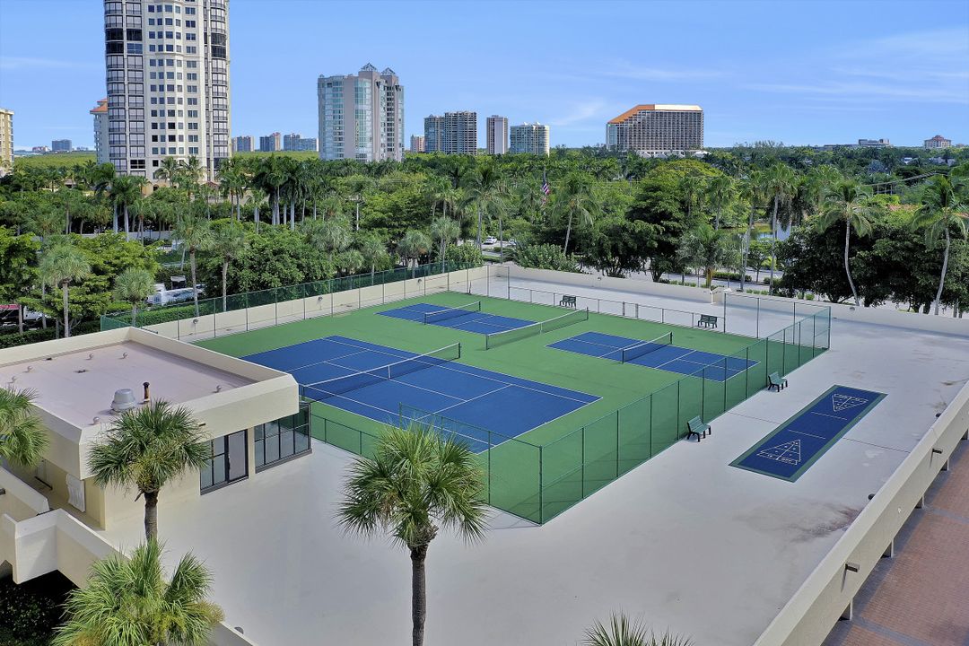 4901 Gulf Shore Blvd N #402, Naples, FL 34103