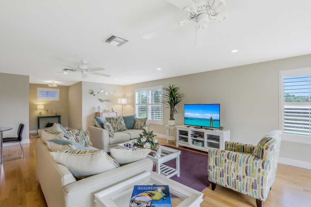 762 Hickory Rd, Naples, FL 34108