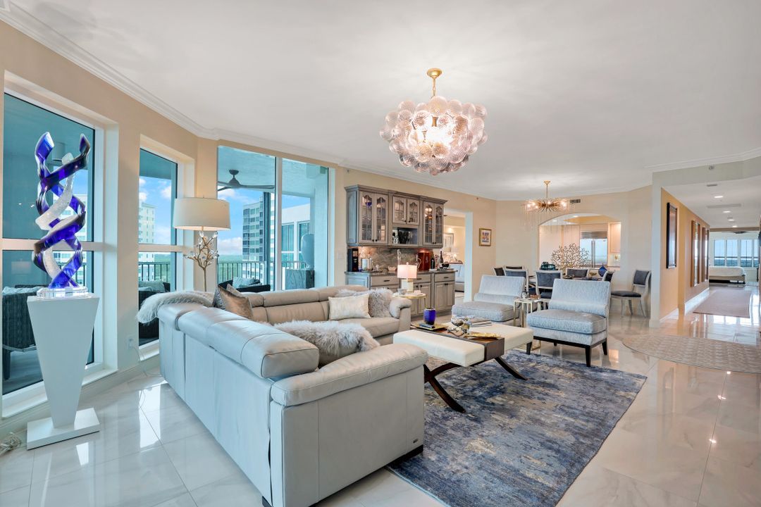 285 Grande Way #1204, Naples, FL 34110