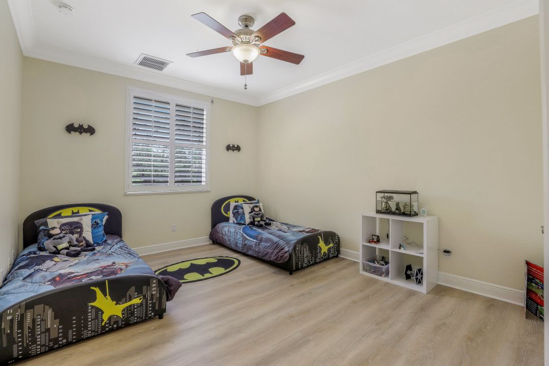 5645 Spanish Oaks Ln, Naples, FL 34119