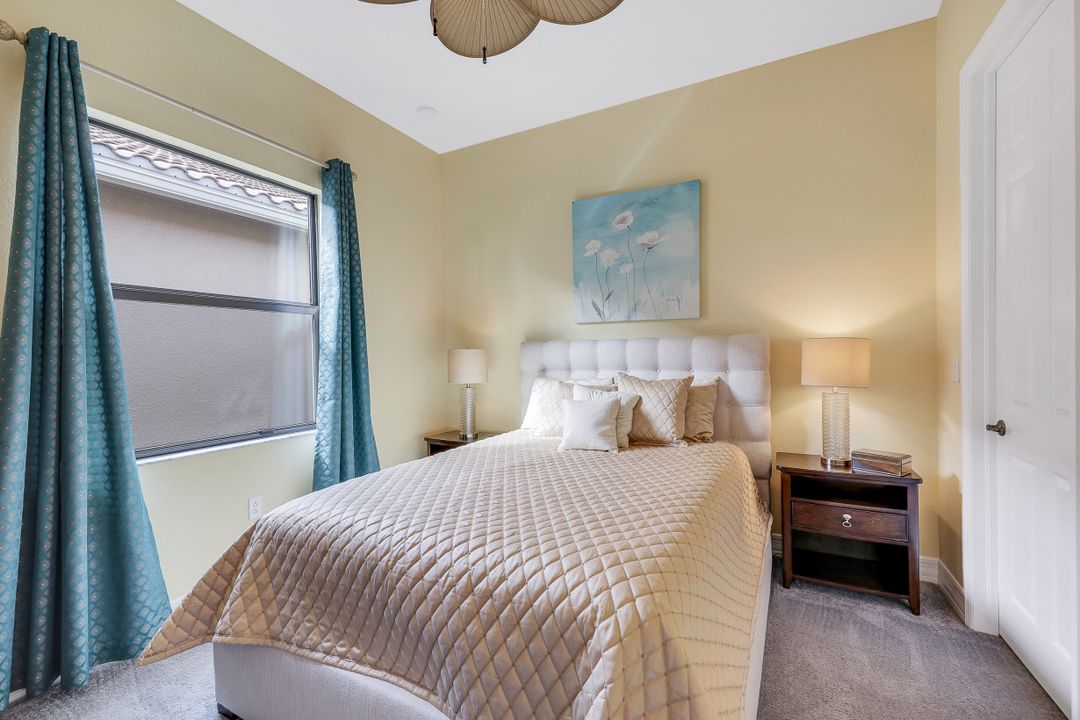 3370 Baltic Dr, Naples, FL 34119